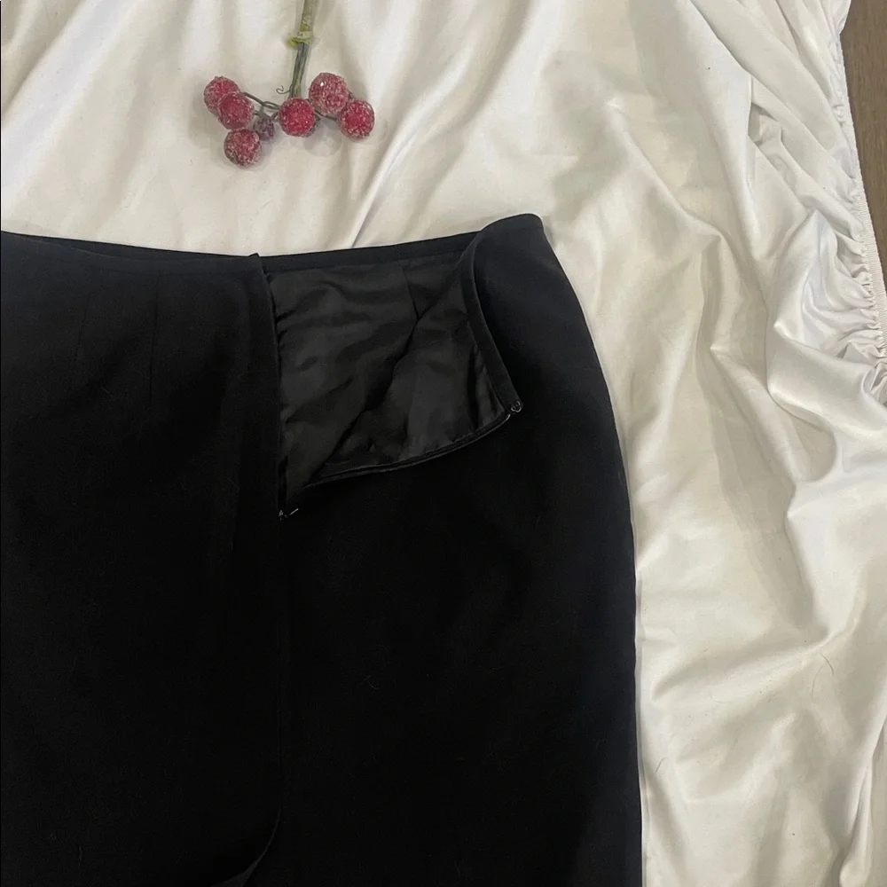 Calvin Klein Black Pencil Skirt: Timeless Elegance 📚🖋️ - Picture 10 of 16